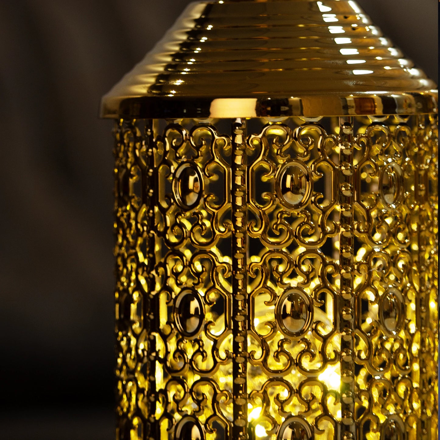Antique Golden Metal LED Lantern/Eid Mubarak and Ramadan Kareem Greetings with Lantern/Hanging Metal Lantern for Home Décor/Battery operated LED Lantern